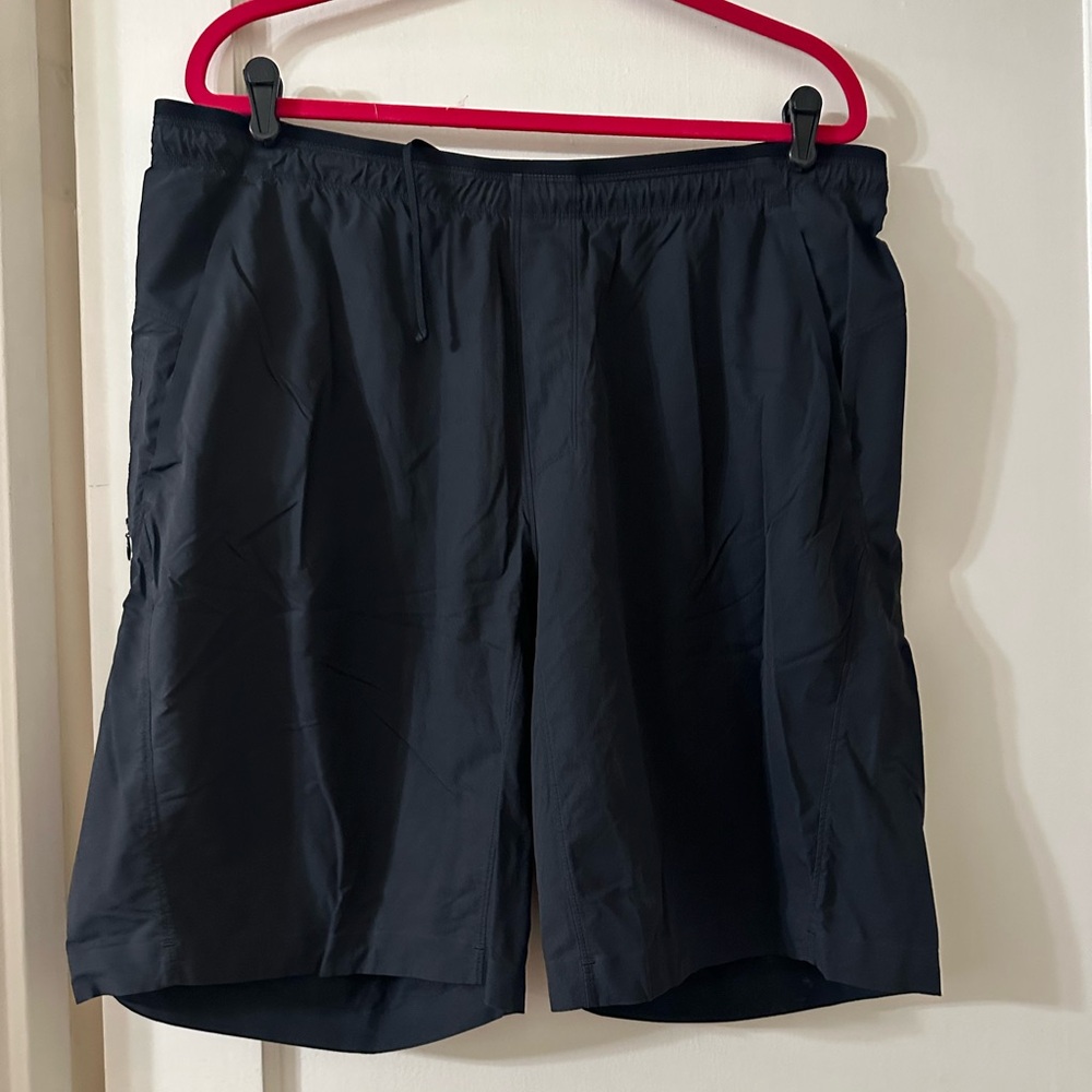 Arcteryx men’s green shorts size XL